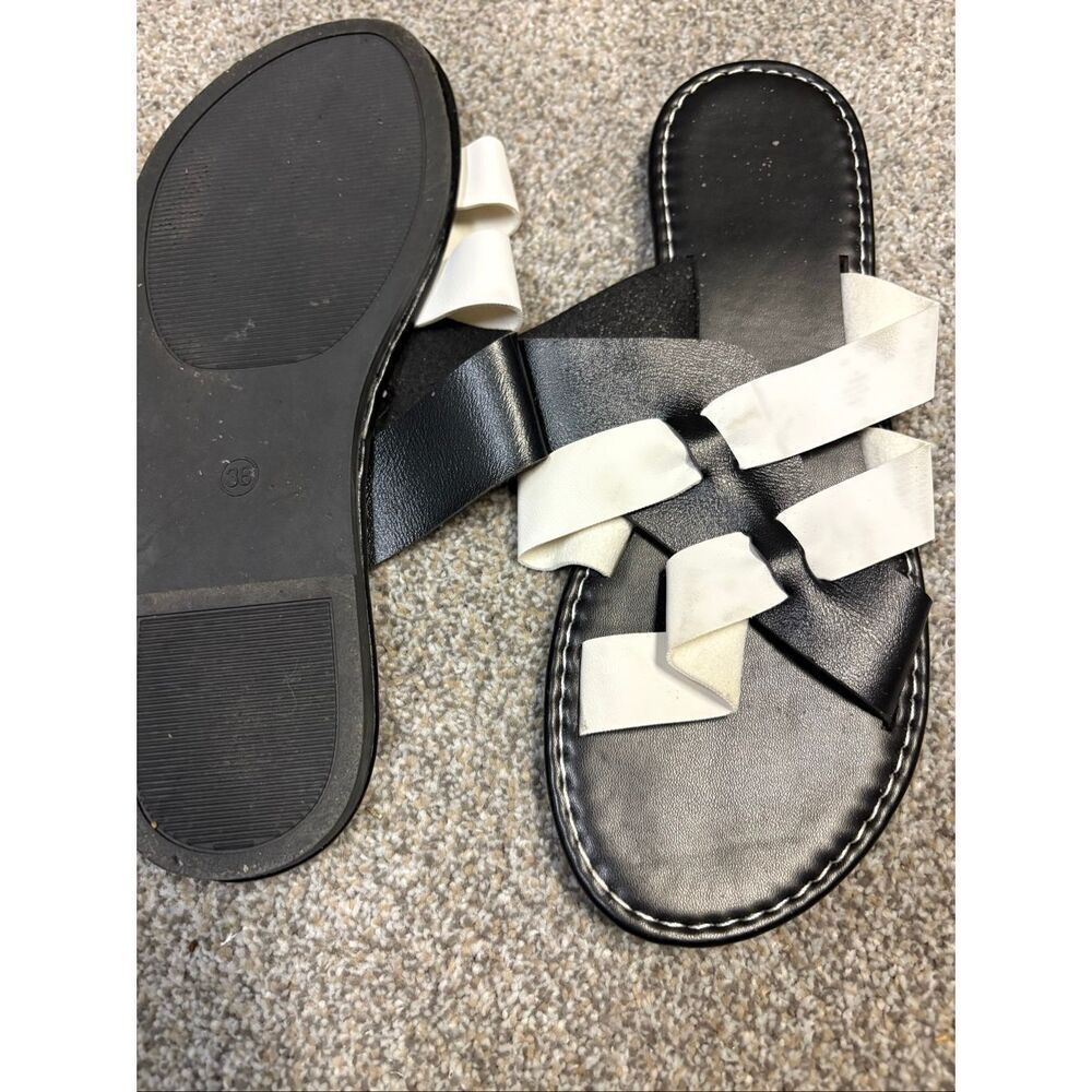 Faux leather black and white flat sandals size 7.5 - Picture 3 of 7